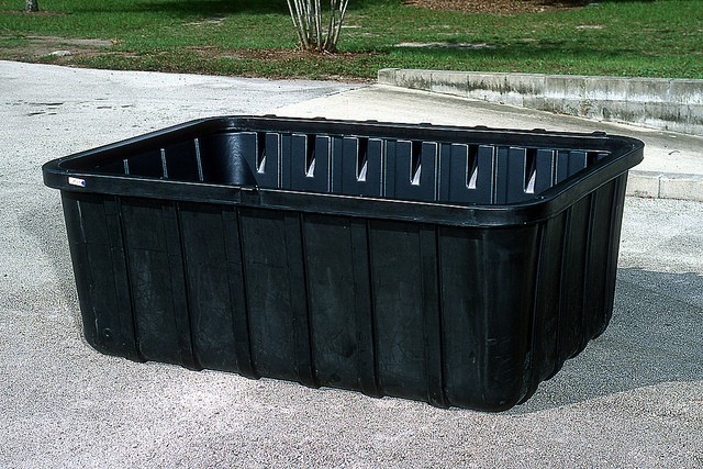 275 gallon fuel containment tank