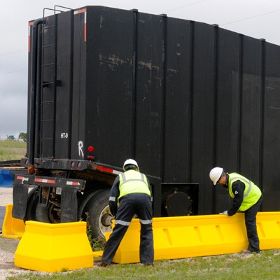 modular wall spill containment system