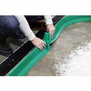 Spill containment dike