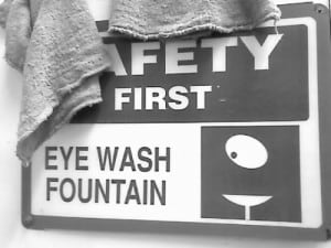 eyewash station wall sign