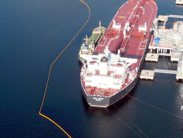 Boom for oil spills protecting a port terminal