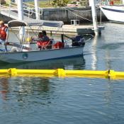 Simplex oil boom for marinas, lakes and harbors