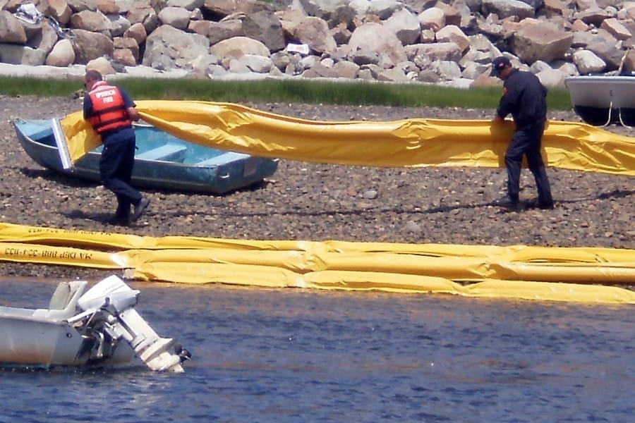 How Does an Oil Containment Boom Work?